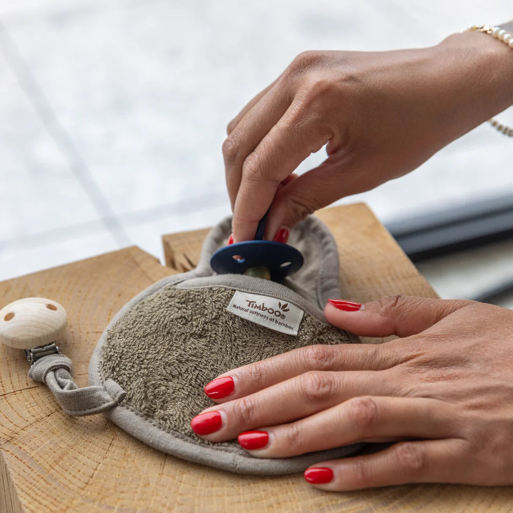 Prende-chucha patinho blue sea