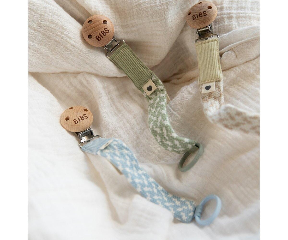 Prende-chucha ivory/vanilla BIBS pacifier clip Bibs