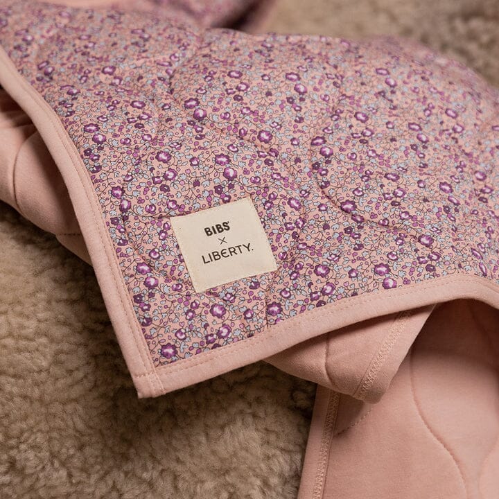 Manta acolchoada BIBS X Liberty Chamomile Lawn Violet Sky Doudou Bibs