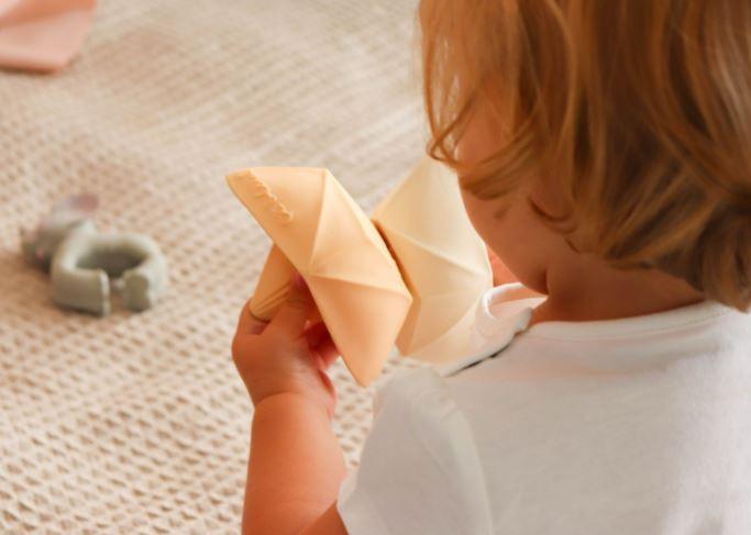 Origami boat - nude Toys Oli&Carol