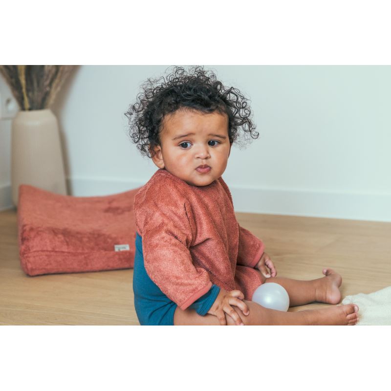 Babete de bambu com mangas apricot blush Bib Timboo