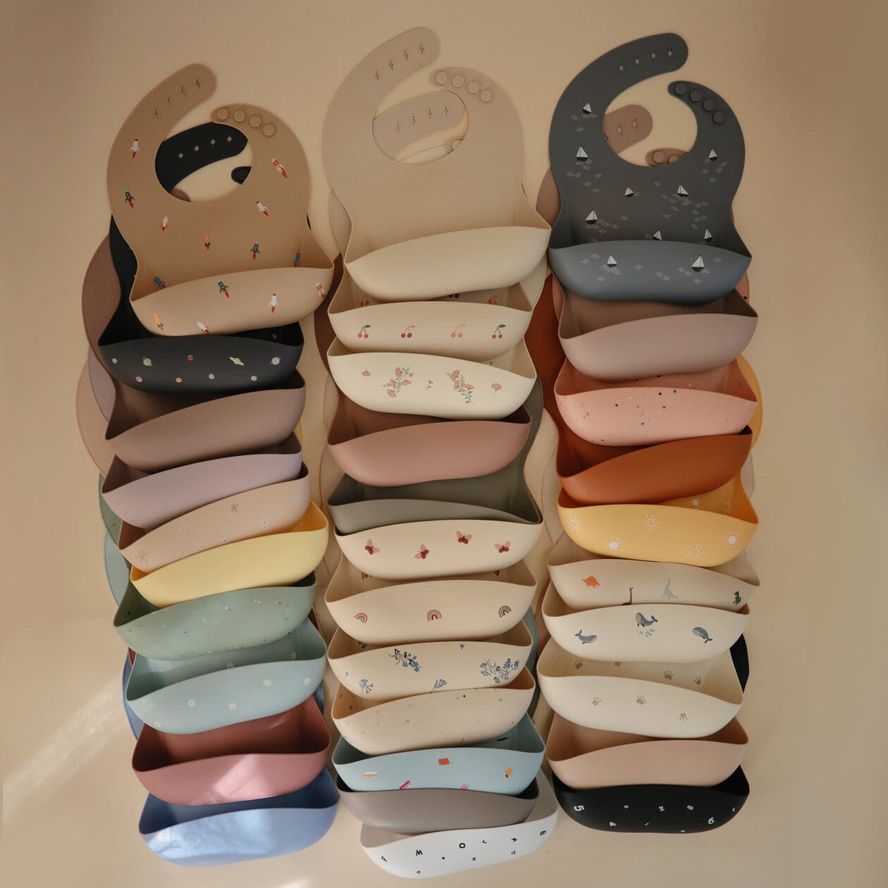 Babete de silicone crown dinnerware mushie