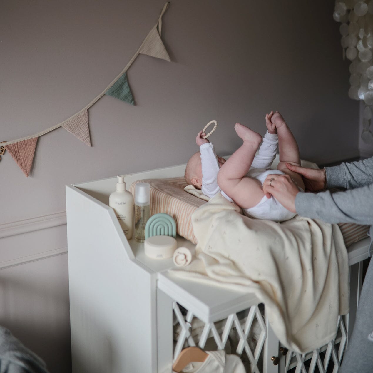 3 mordedores-pulseira pérolas Green Tea/Cool Gray/Sea salt Teether mushie