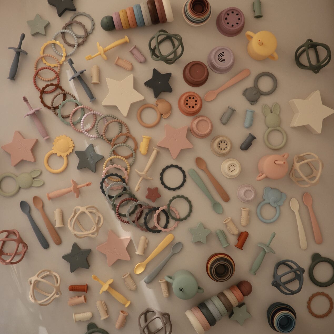 3 mordedores-pulseira pérolas Sage/Tuscany/Desert sand Teether mushie