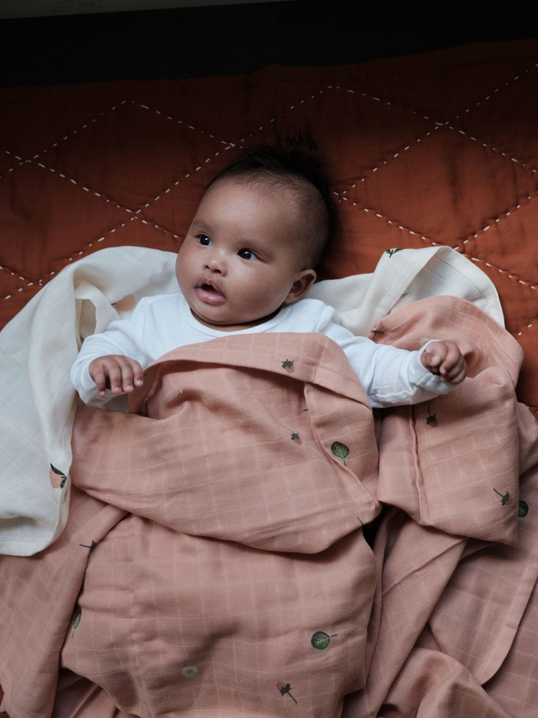 Muslin swaddle wild strawberry Fabelab muslin Fabelab